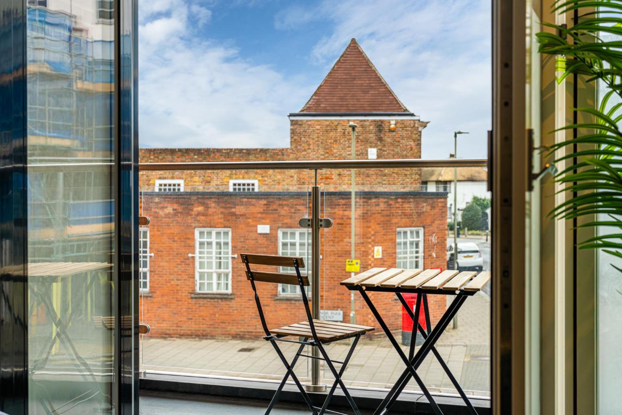 London Edgware Station Apartamento Exterior foto